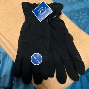Winter gloves. Insulated. NWT. Black